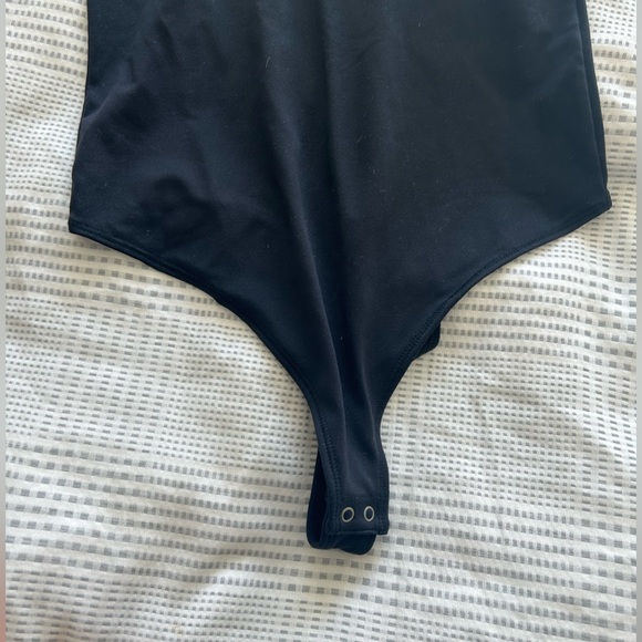 NWT Abercrombie Long-Sleeve Asymmetrical One-Shoulder Bodysuit Black, Size Small - Picture 7 of 8